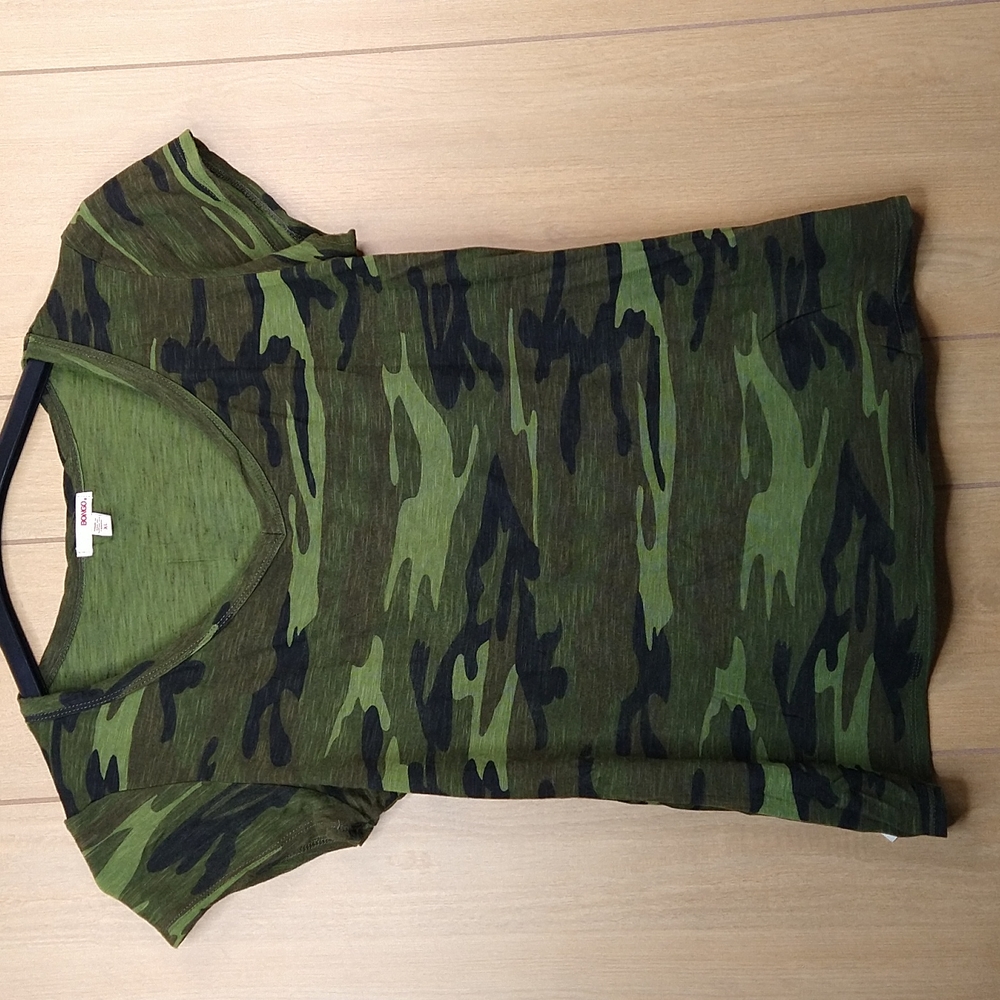 Bongo Army Green V- Neck Tee -Shirt Size: XL